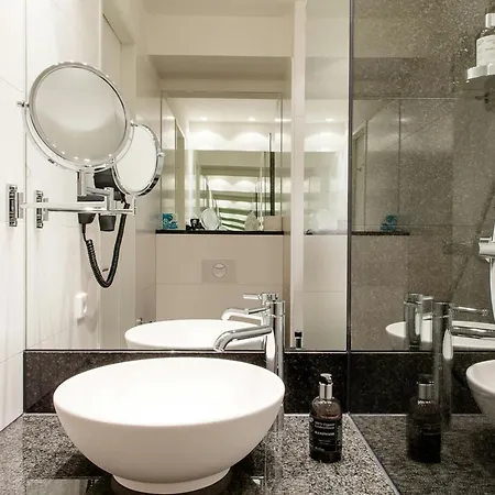 One Berlin-potsdamer Platz Hotel 3*