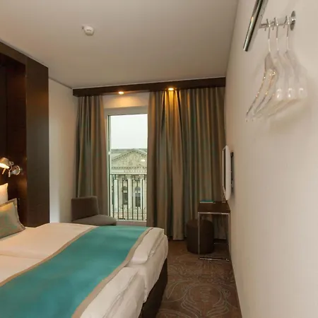 One Berlin-potsdamer Platz 3*